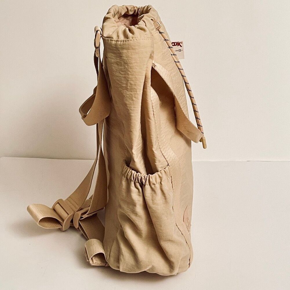 NWT Gorgeous BEIS Tan /Beige Nylon Sport Tote 2 Ways Tote bag & Backpack - Picture 3 of 16